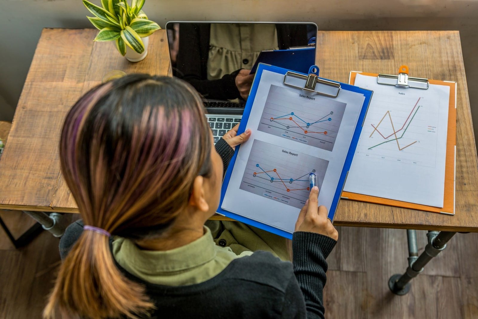 top-view-of-woman-using-pen-pointing-diagram-sales-2025-10-30-21-12-04-utc